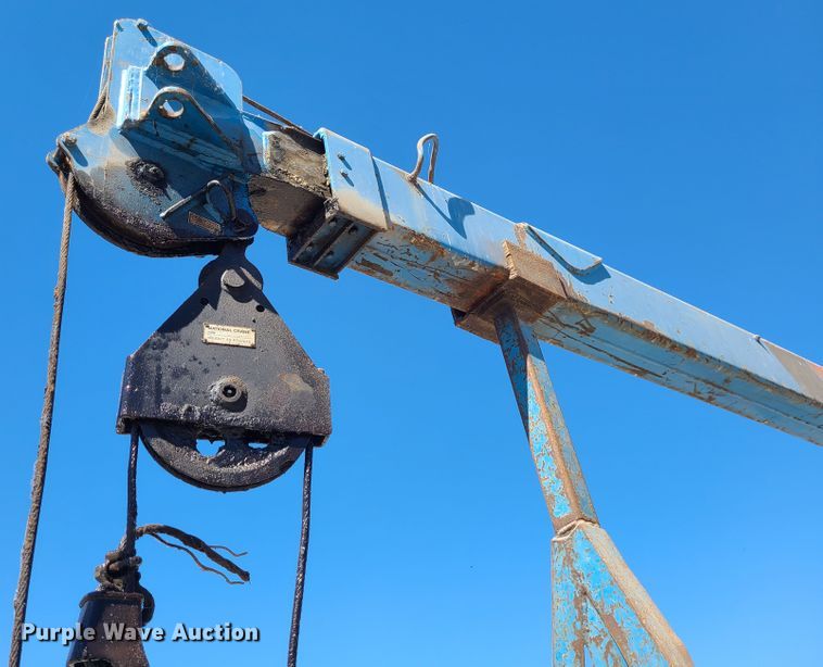 image for item IC9990 1985 International 1654  crane truck
