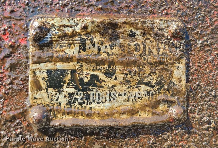 image for item IC9990 1985 International 1654  crane truck