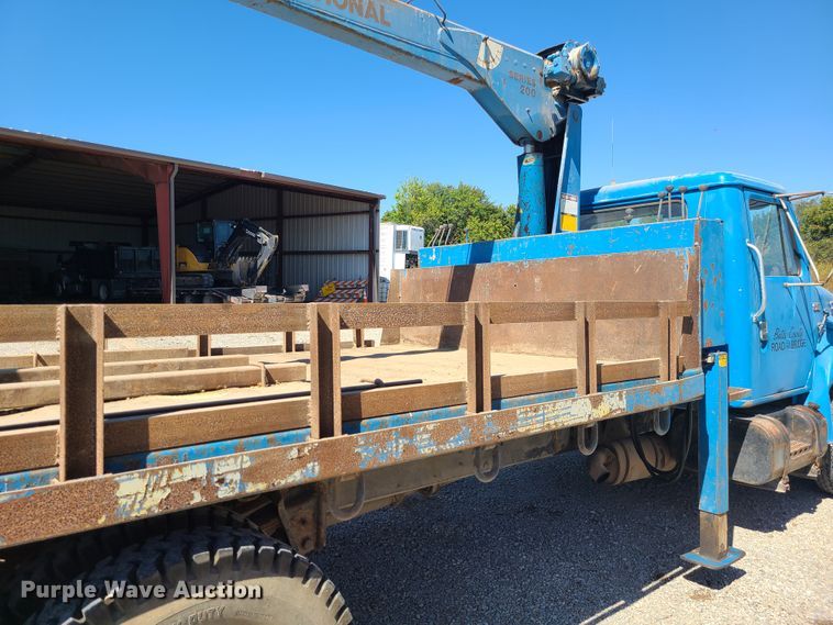 image for item IC9990 1985 International 1654  crane truck