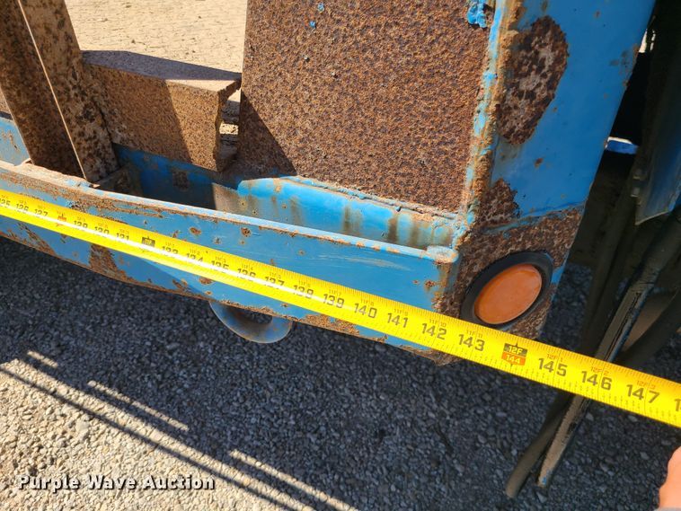 image for item IC9990 1985 International 1654  crane truck