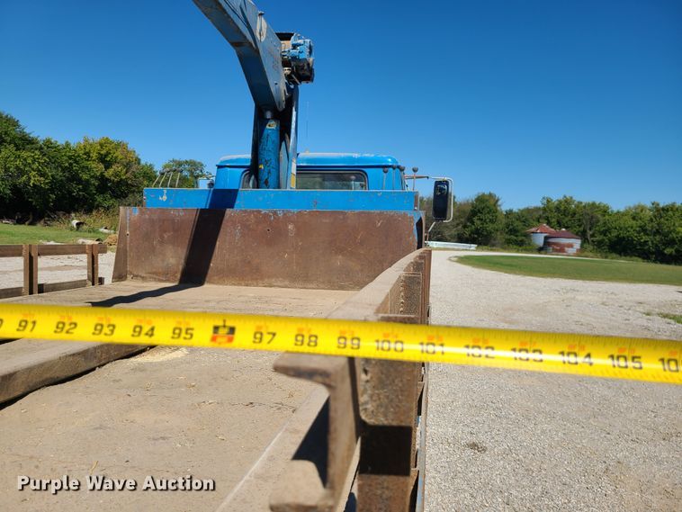 image for item IC9990 1985 International 1654  crane truck