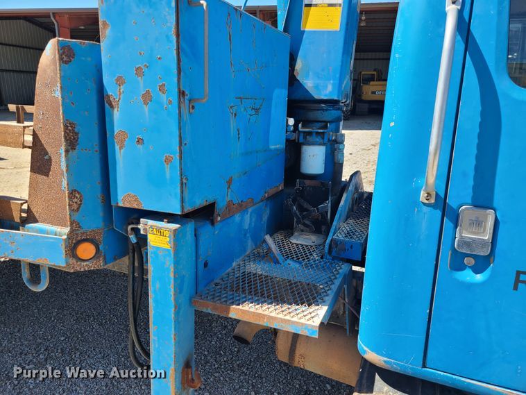 image for item IC9990 1985 International 1654  crane truck