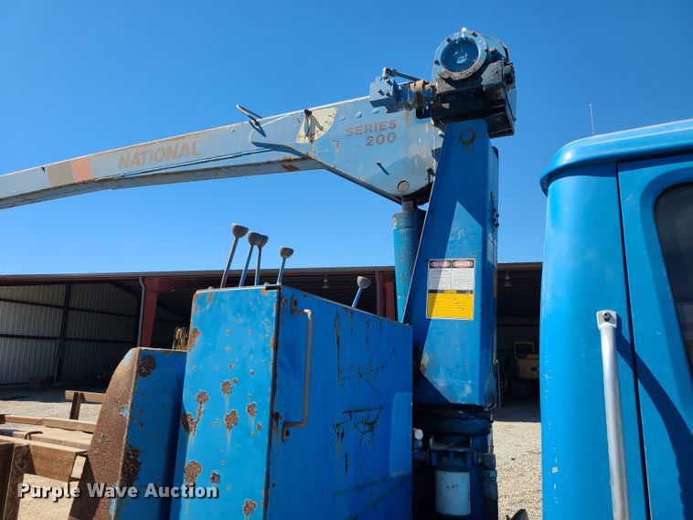 image for item IC9990 1985 International 1654  crane truck