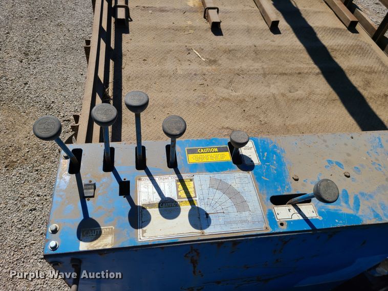 image for item IC9990 1985 International 1654  crane truck