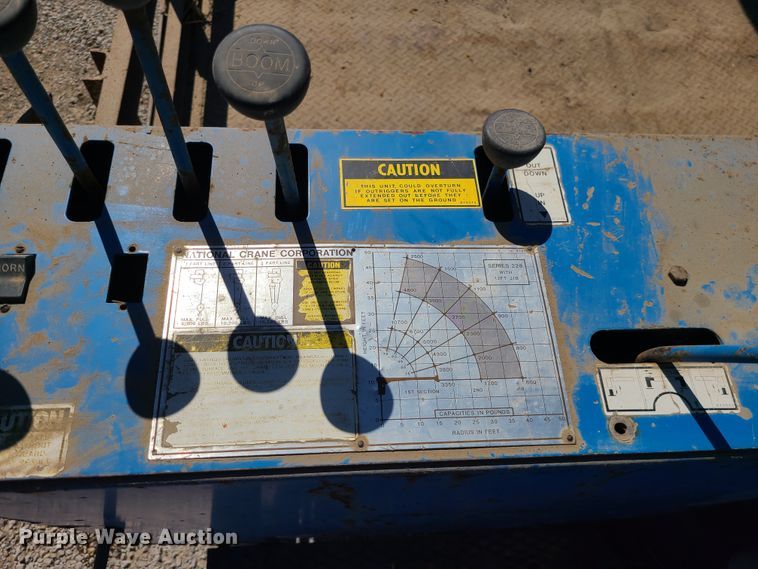 image for item IC9990 1985 International 1654  crane truck