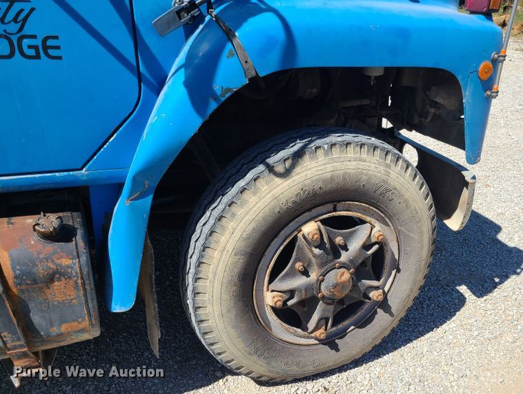 image for item IC9990 1985 International 1654  crane truck