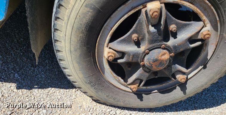 image for item IC9990 1985 International 1654  crane truck