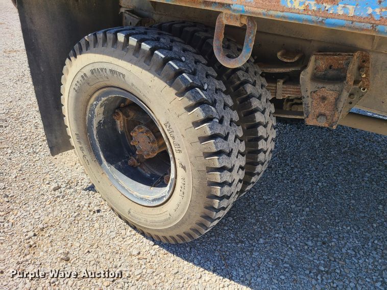 image for item IC9990 1985 International 1654  crane truck