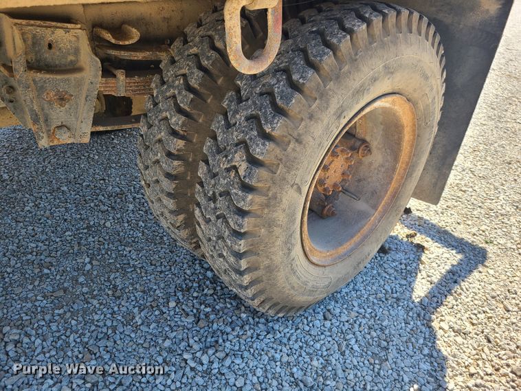 image for item IC9990 1985 International 1654  crane truck