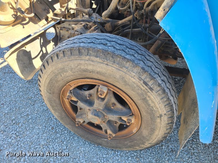 image for item IC9990 1985 International 1654  crane truck