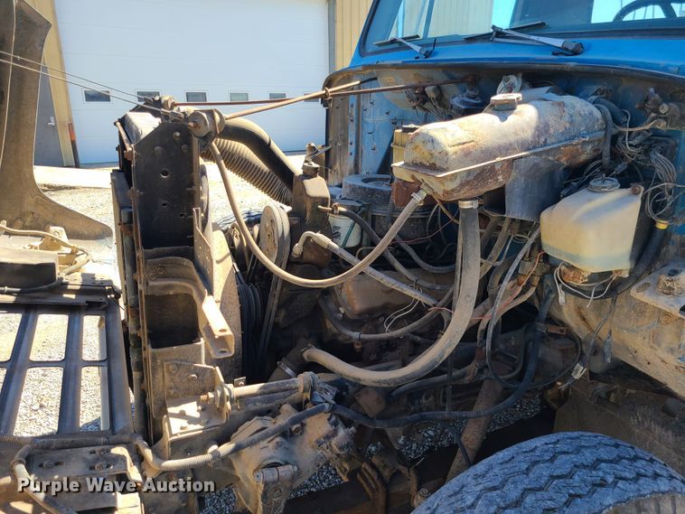 image for item IC9990 1985 International 1654  crane truck