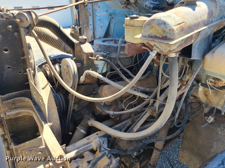 image for item IC9990 1985 International 1654  crane truck