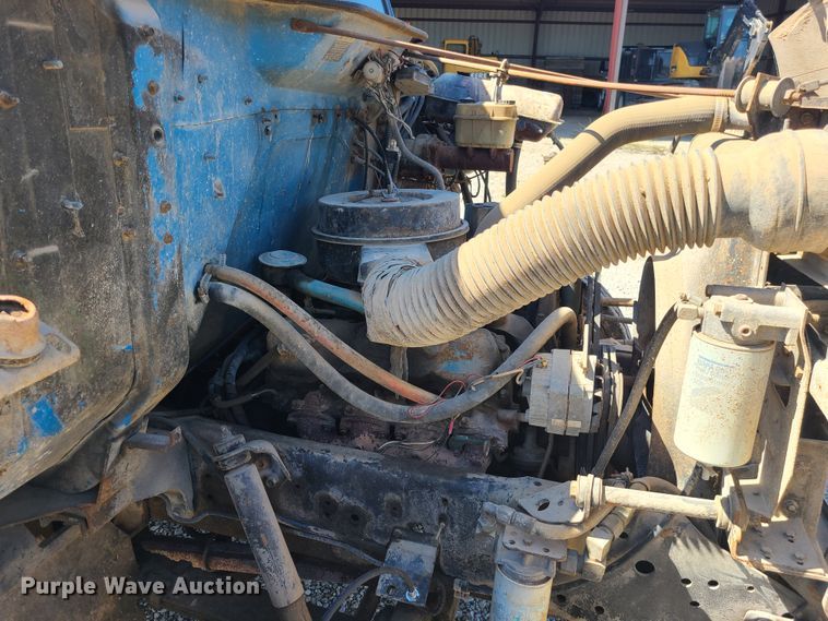 image for item IC9990 1985 International 1654  crane truck