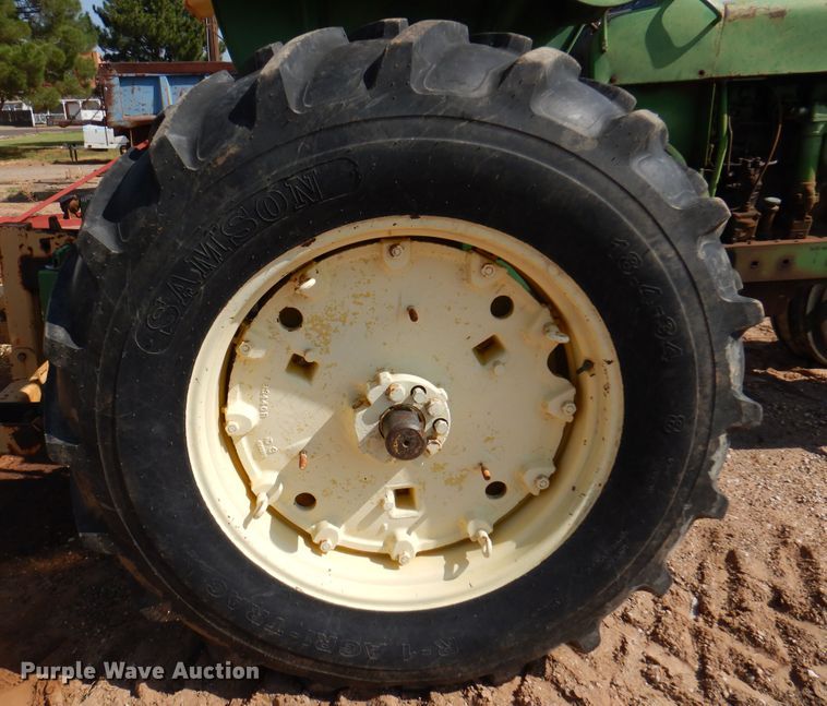 image for item IJ9475 John Deere 4020  tractor