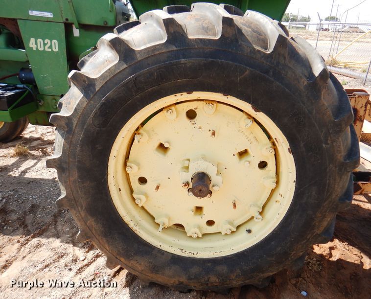 image for item IJ9475 John Deere 4020  tractor
