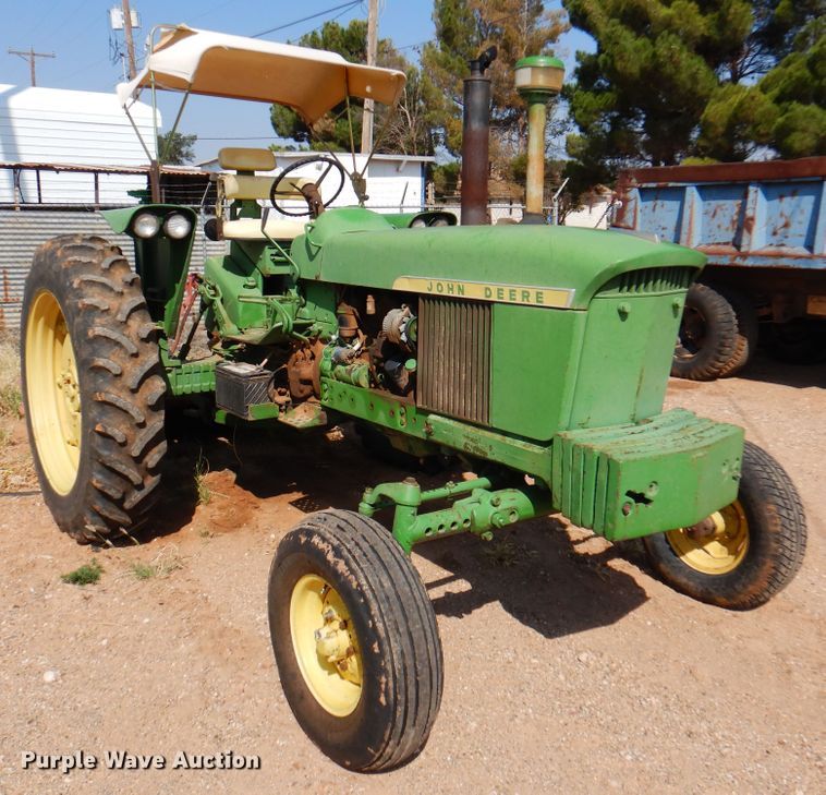 image for item IJ9476 John Deere 2510  tractor