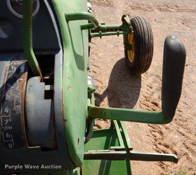 image for item IJ9476 John Deere 2510  tractor