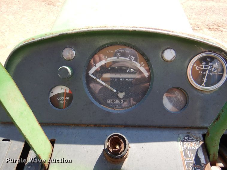 image for item IJ9476 John Deere 2510  tractor