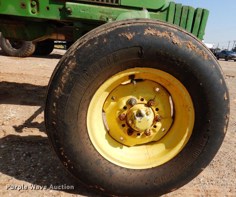 image for item IJ9476 John Deere 2510  tractor