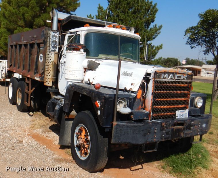 image for item IJ9477 1982 Mack RD626S  dump truck