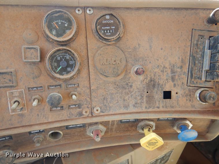 image for item IJ9477 1982 Mack RD626S  dump truck