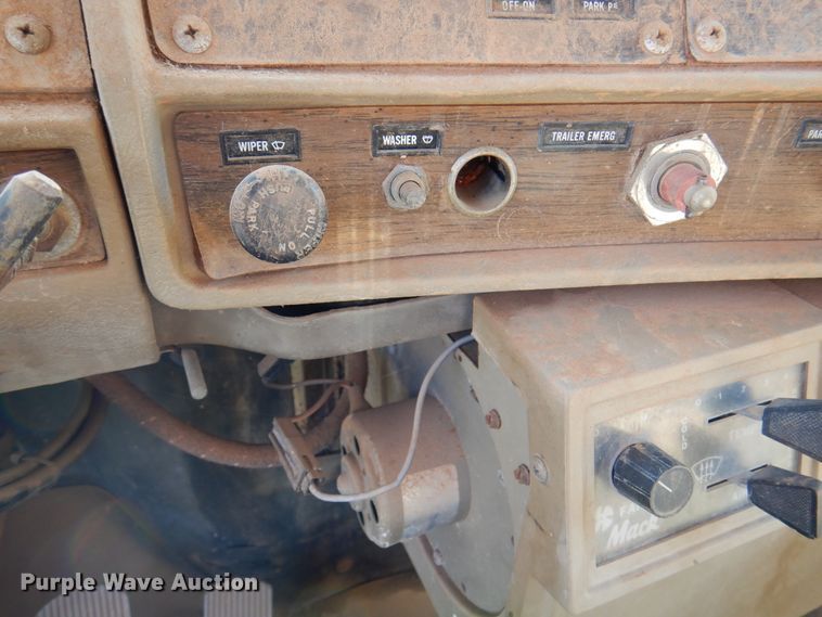 image for item IJ9477 1982 Mack RD626S  dump truck
