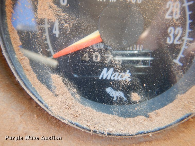 image for item IJ9477 1982 Mack RD626S  dump truck