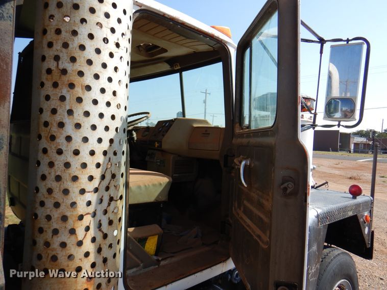 image for item IJ9477 1982 Mack RD626S  dump truck