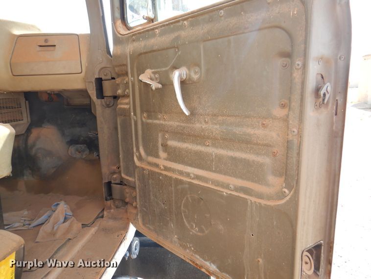 image for item IJ9477 1982 Mack RD626S  dump truck
