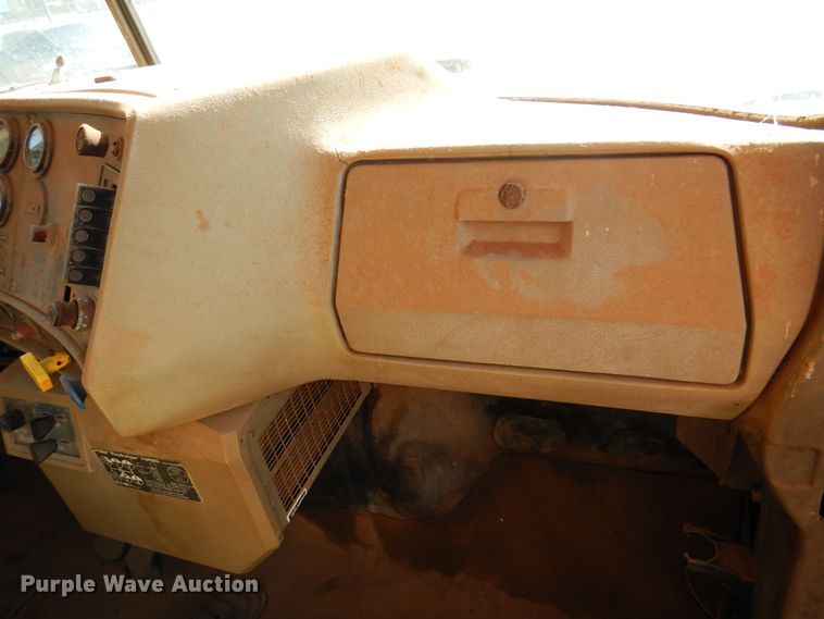 image for item IJ9477 1982 Mack RD626S  dump truck