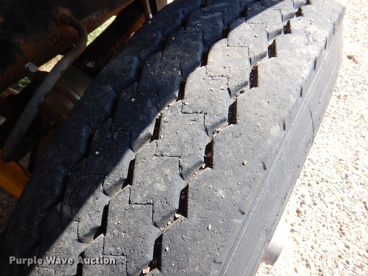image for item IJ9477 1982 Mack RD626S  dump truck