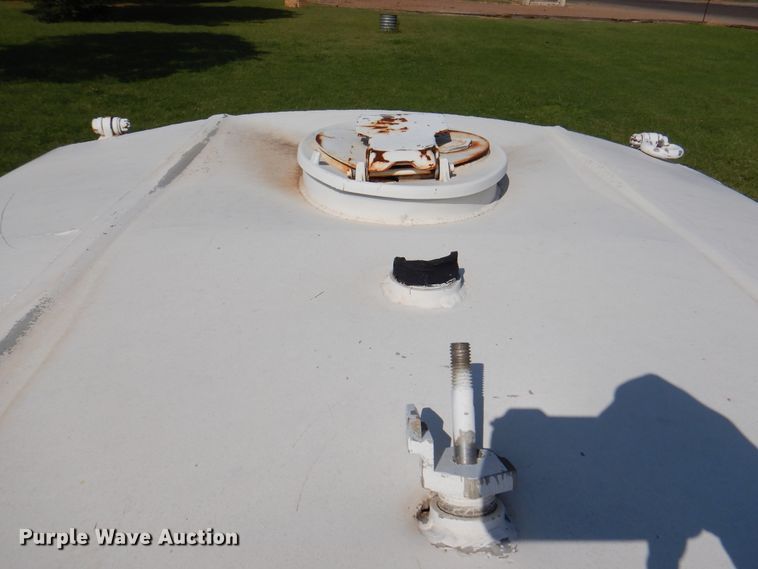 image for item IJ9481 (2) water tanks