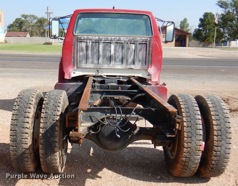 image for item IJ9482 1995 Ford F700  truck cab and chassis