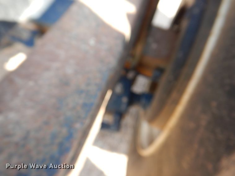 image for item IJ9482 1995 Ford F700  truck cab and chassis