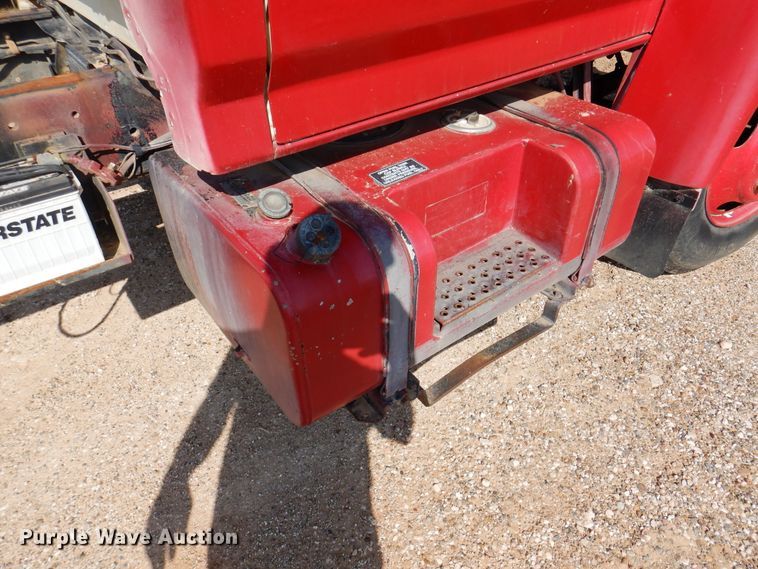 image for item IJ9482 1995 Ford F700  truck cab and chassis