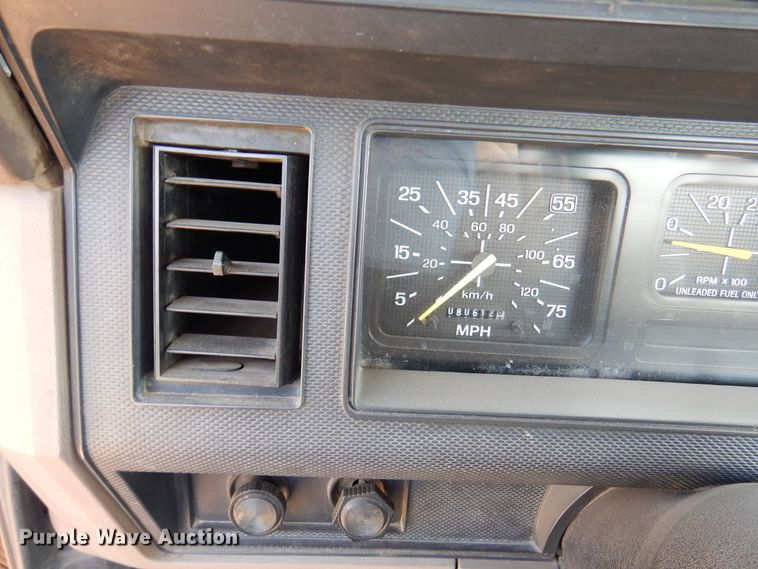 image for item IJ9482 1995 Ford F700  truck cab and chassis