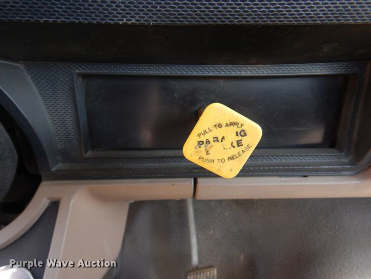 image for item IJ9482 1995 Ford F700  truck cab and chassis