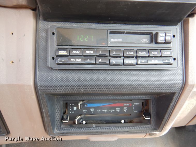 image for item IJ9482 1995 Ford F700  truck cab and chassis