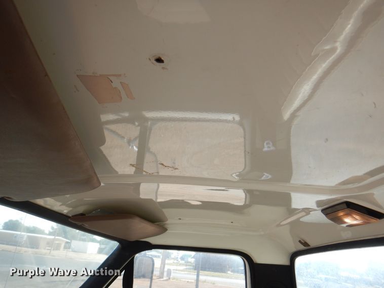 image for item IJ9482 1995 Ford F700  truck cab and chassis