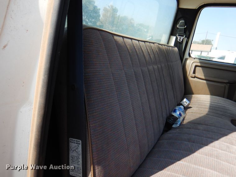 image for item IJ9482 1995 Ford F700  truck cab and chassis