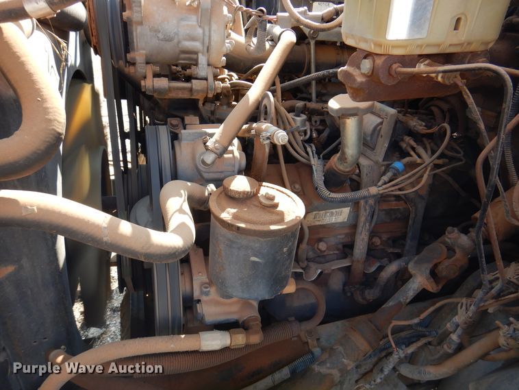 image for item IJ9482 1995 Ford F700  truck cab and chassis