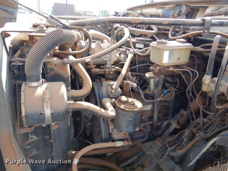 image for item IJ9482 1995 Ford F700  truck cab and chassis