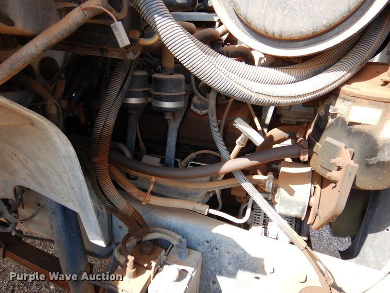 image for item IJ9482 1995 Ford F700  truck cab and chassis