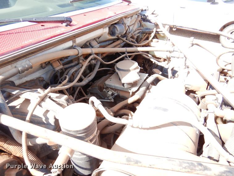 image for item IJ9482 1995 Ford F700  truck cab and chassis