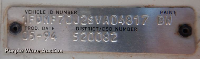 image for item IJ9482 1995 Ford F700  truck cab and chassis