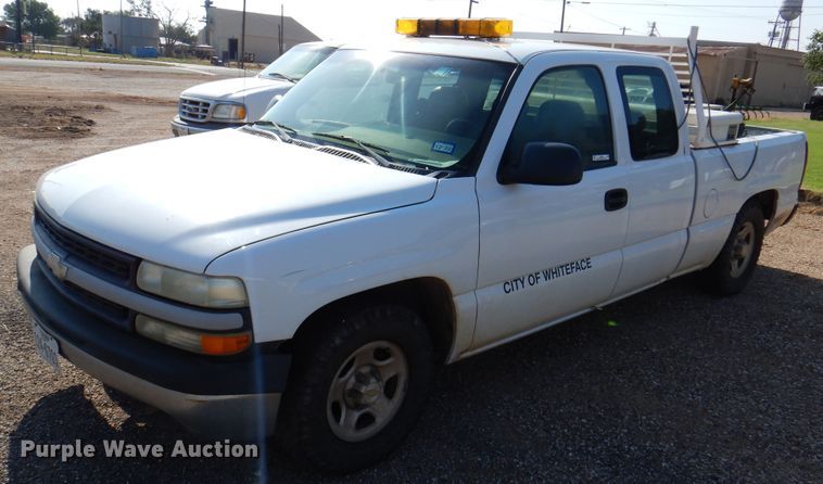 image for item IJ9483 2002 Chevrolet Silverado 1500  Ext. Cab pickup truck