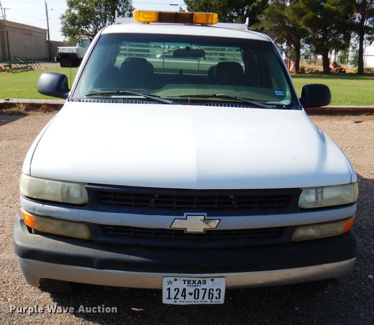image for item IJ9483 2002 Chevrolet Silverado 1500  Ext. Cab pickup truck