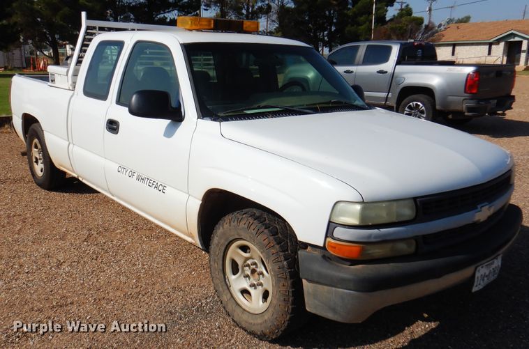 image for item IJ9483 2002 Chevrolet Silverado 1500  Ext. Cab pickup truck