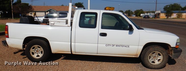 image for item IJ9483 2002 Chevrolet Silverado 1500  Ext. Cab pickup truck