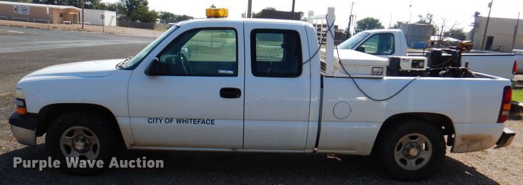 image for item IJ9483 2002 Chevrolet Silverado 1500  Ext. Cab pickup truck